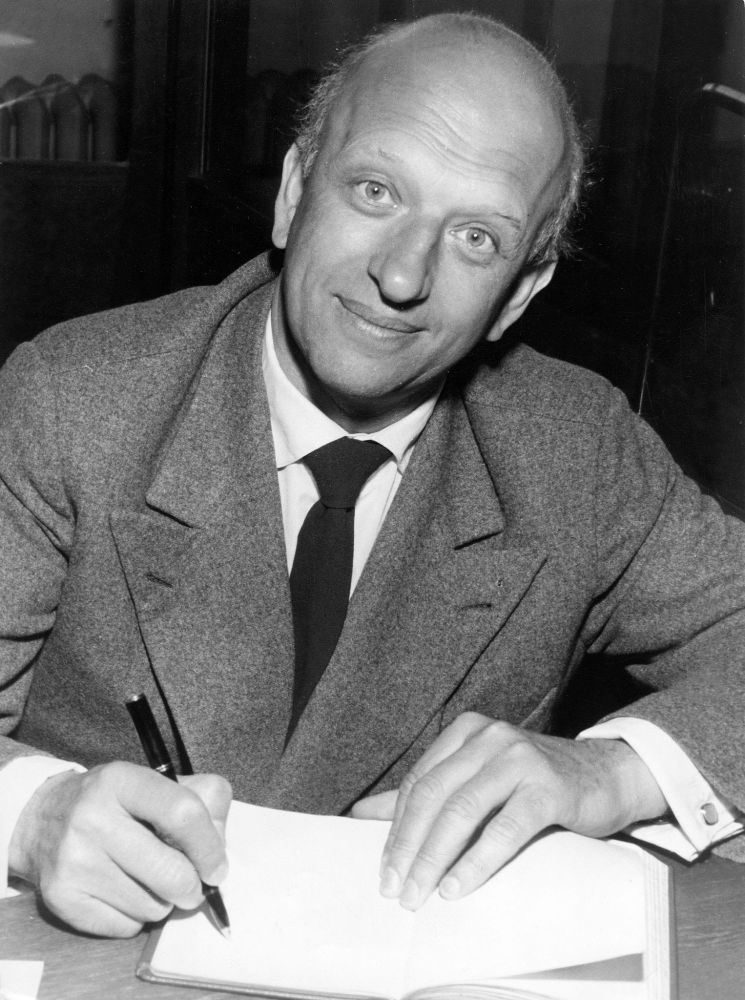 Photograph of German cabaret comic Werner Finck holding a pan.