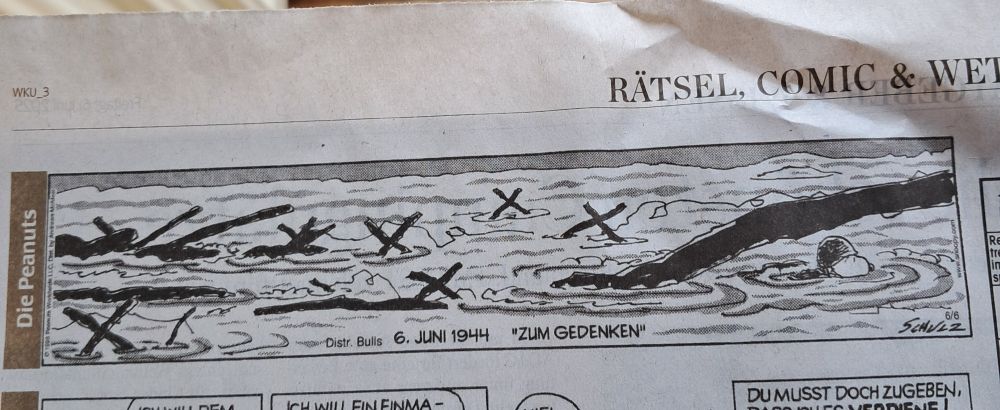 Schwimmende Grabkreuze im Meer, Hund Snoopy mit Helm versucht davonzuschwimmen.
Unterschrift: 6. Juni 1944: zum Gedenken.