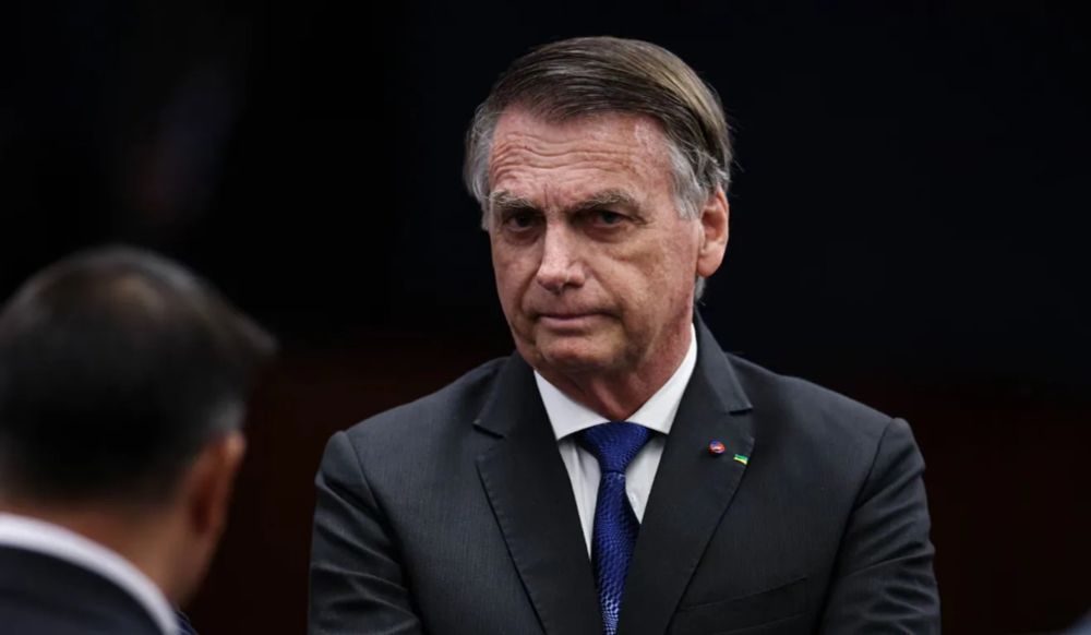 Há suspeitas de indícios de lavagem de dinheiro e de outros ilícitos penais por parte do ex-presidente e de Eduardo Bolsonaro