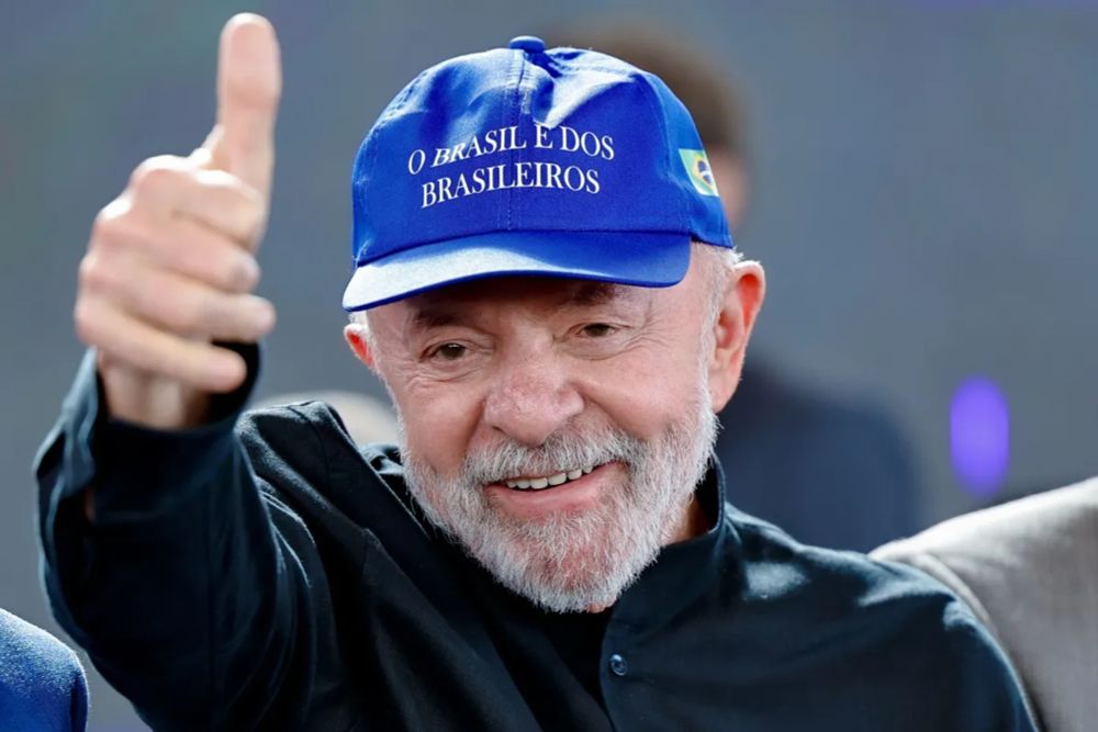 Durante reunião ministerial nesta terça-feira (26), o presidente Lula (PT) voltou a passar recados contra o tarifaço imposto pelo presidente dos Estados Unidos, Donald Trump, com críticas ao deputado ...