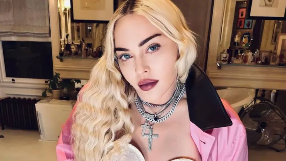 A cantora Madonna fez um apelo ao Papa Leão XIV, nesta segunda-feira (11), para que visite Gaza e leve auxílio às crianças afetadas pelo conflito.
