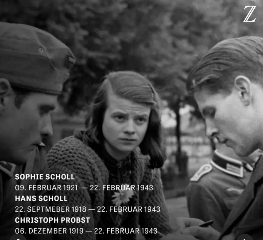 SOPHIE SCHOLL
09. FEBRUAR 1921 - 22. FEBRUAR 1943
HANS SCHOLL
22. SEPTMEBER 1918 - 22. FEBRUAR 1943
CHRISTOPH PROBST
06. DEZEMBER 1919 - 22. FEBRUAR 1943