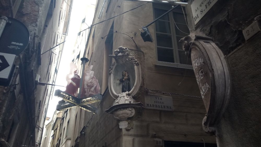 #ViaDellaMaddalena #Genoa

