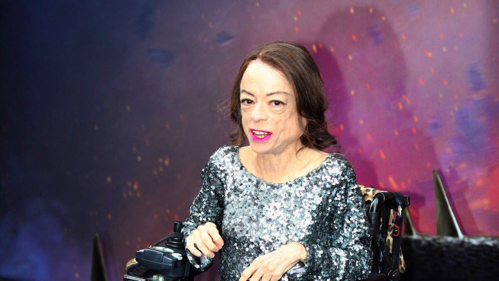 Liz Carr engagiert sich gegen Sterbehilfe und kritisiert Sarco