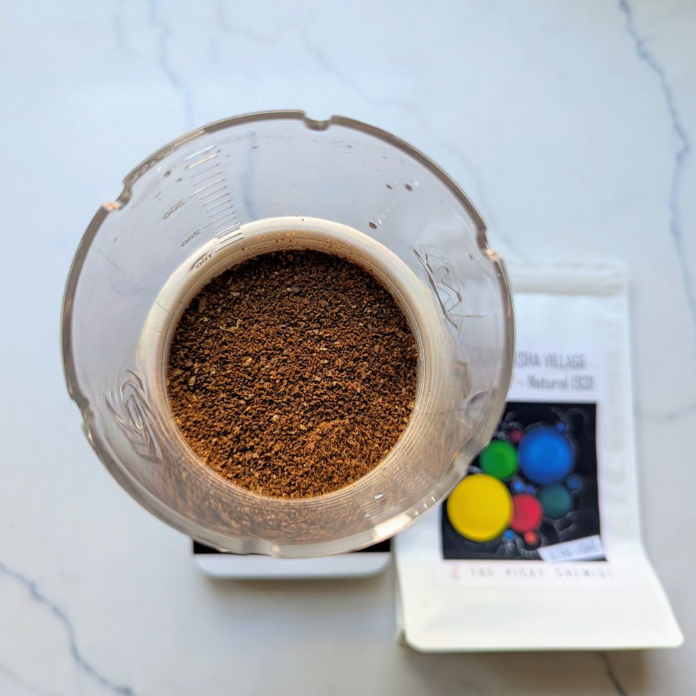 Flat bed of coffee grounds in a pulsar coffee brewer
