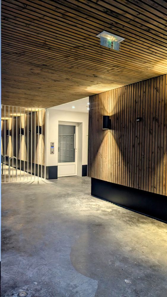 Hall d'entrée d'une résidence en BRS livrée aux premiers acquéreurs à Saint-Denis. 