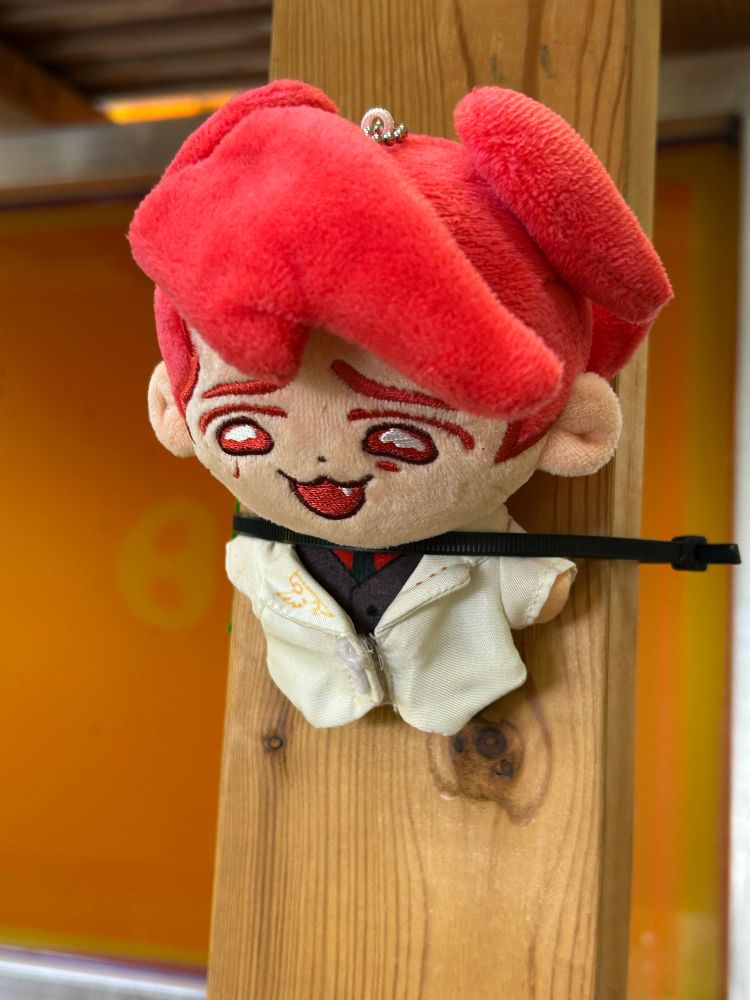 battler nui, crucified with a ziptie. he looks miserable. 