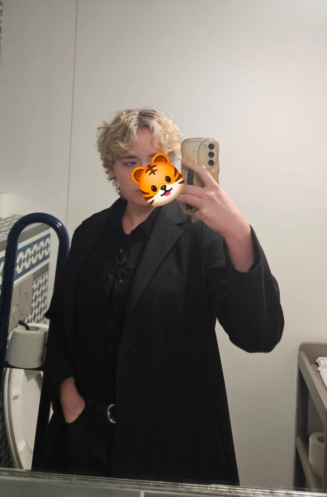 meeee taking mirror selfie