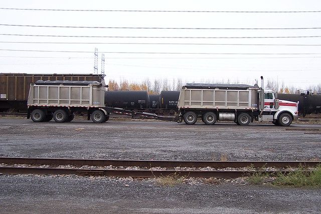 Ontario pup trailer axle config. Again no steering axles. Only dead pushers

Trailer rear-front O-O-----O-hitch Truck rear-front O-O---0-O