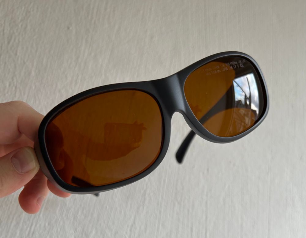 Laser safety glasses