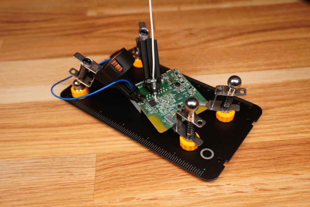 PCB held on Omnifixo with 3D printed needle probes