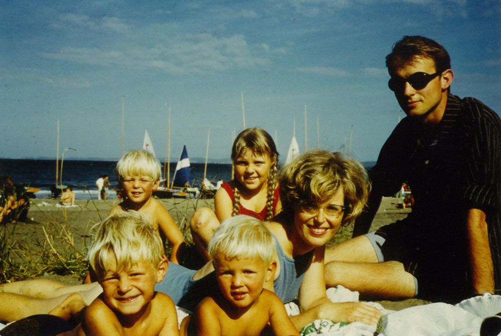 A family on the beach.
three blond boys (brothers - 7, 6,5)
one girl with plaits (their aunt - 11)
two parents (late 20s)