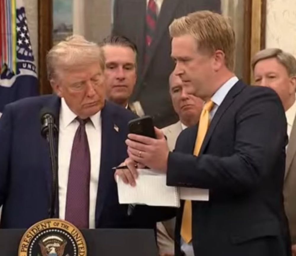 Trump looking at someone’s phone at the press conference 