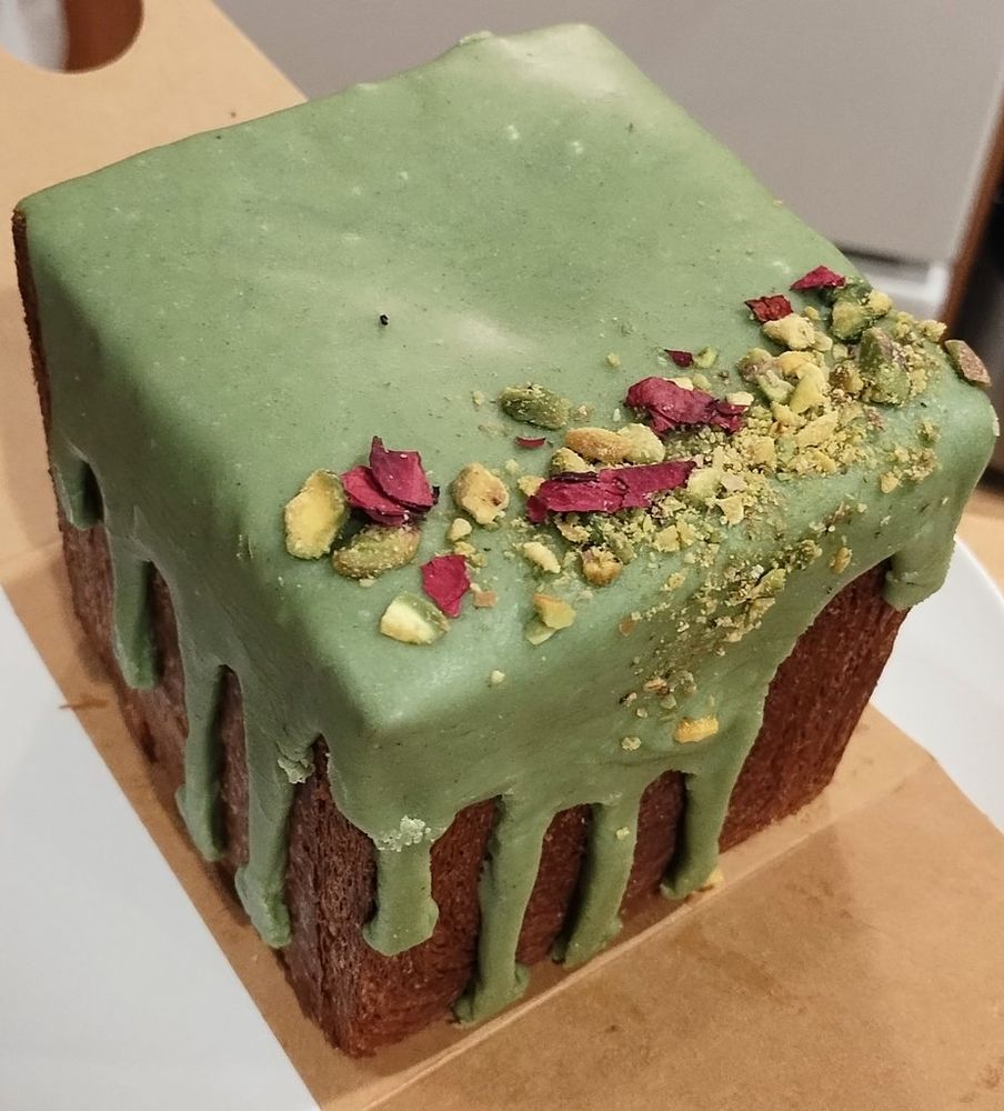 Pistachio croissant cube