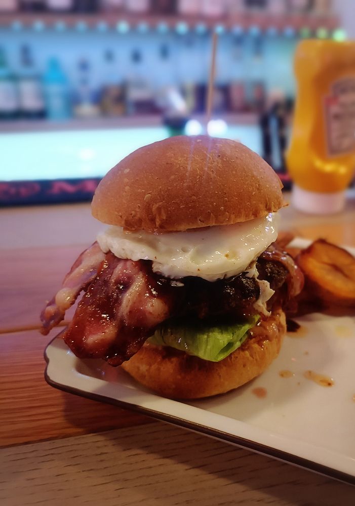 マッシュルーム＋ベーコン＋ピーナッツバターのバーガー