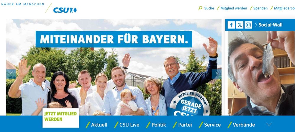CSU-Website: Eine weiße Familie winkt von einem Bild. Daneben isst Markus Söder einen Rollmops.