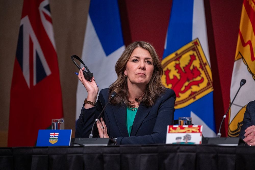 Danielle Smith defends policy requiring Albertans to pay out of pocket for COVID vaccines