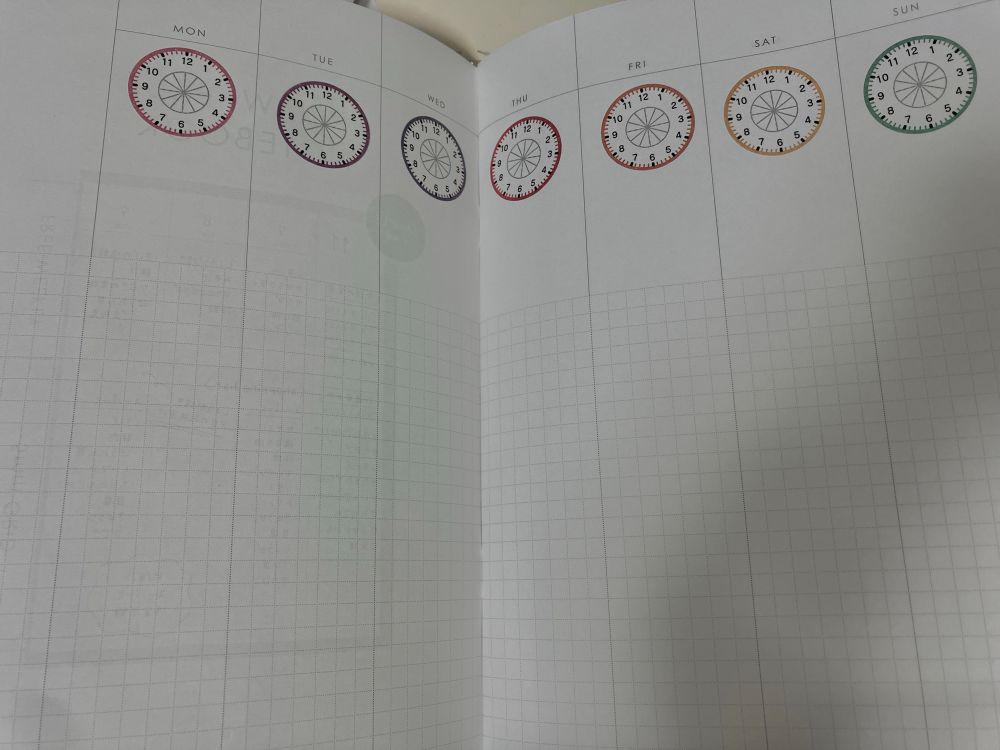 A5のウィークリーバーチカルに時計のシールを貼った画像