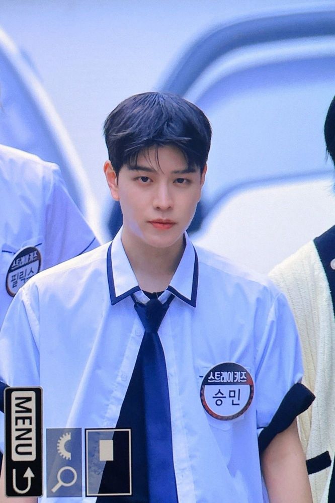 Kim Seungmin sendo gostoso em uniforme escolar