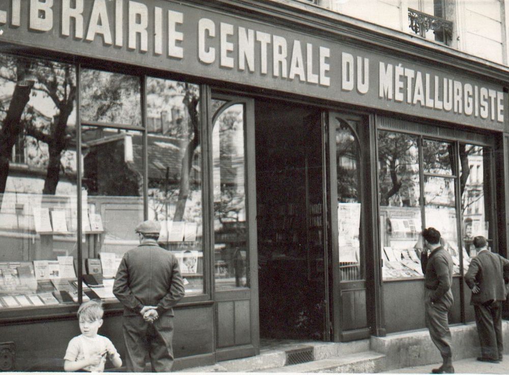 Façade de la librairie centrale du métallurgiste.