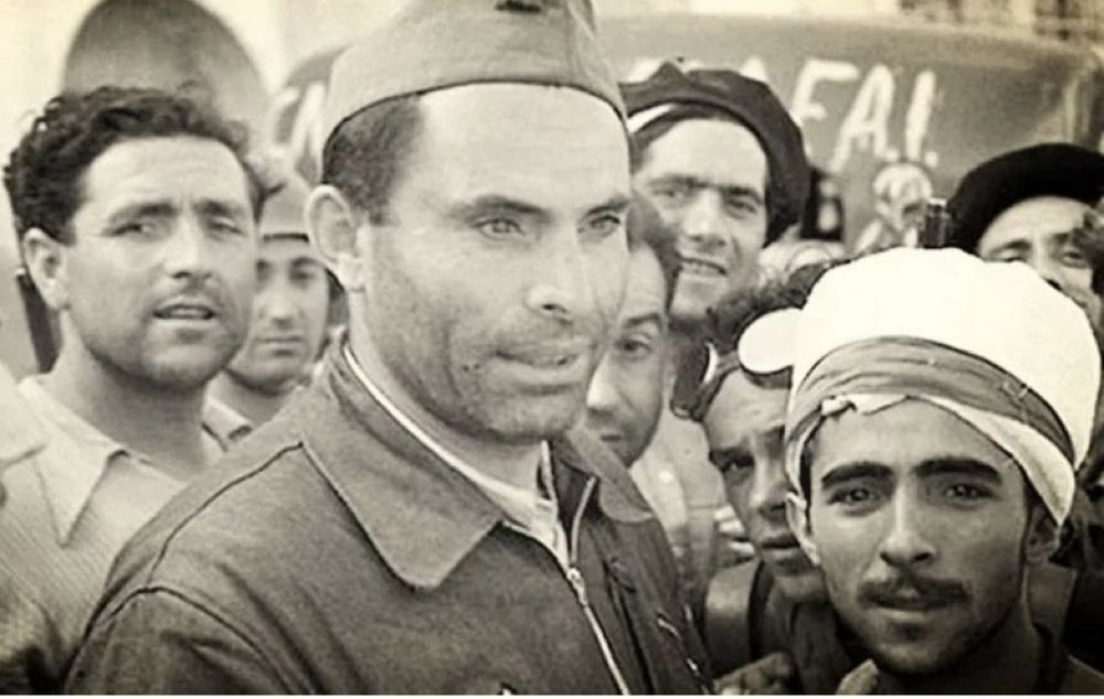 Photo où l’on voit au premier plan Durruti, grand activiste anarchiste