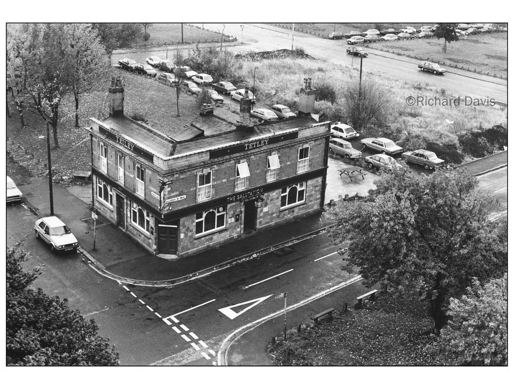 Photo of the Salutation pub in Manchester in 1988, surrounded by urban wasteland.