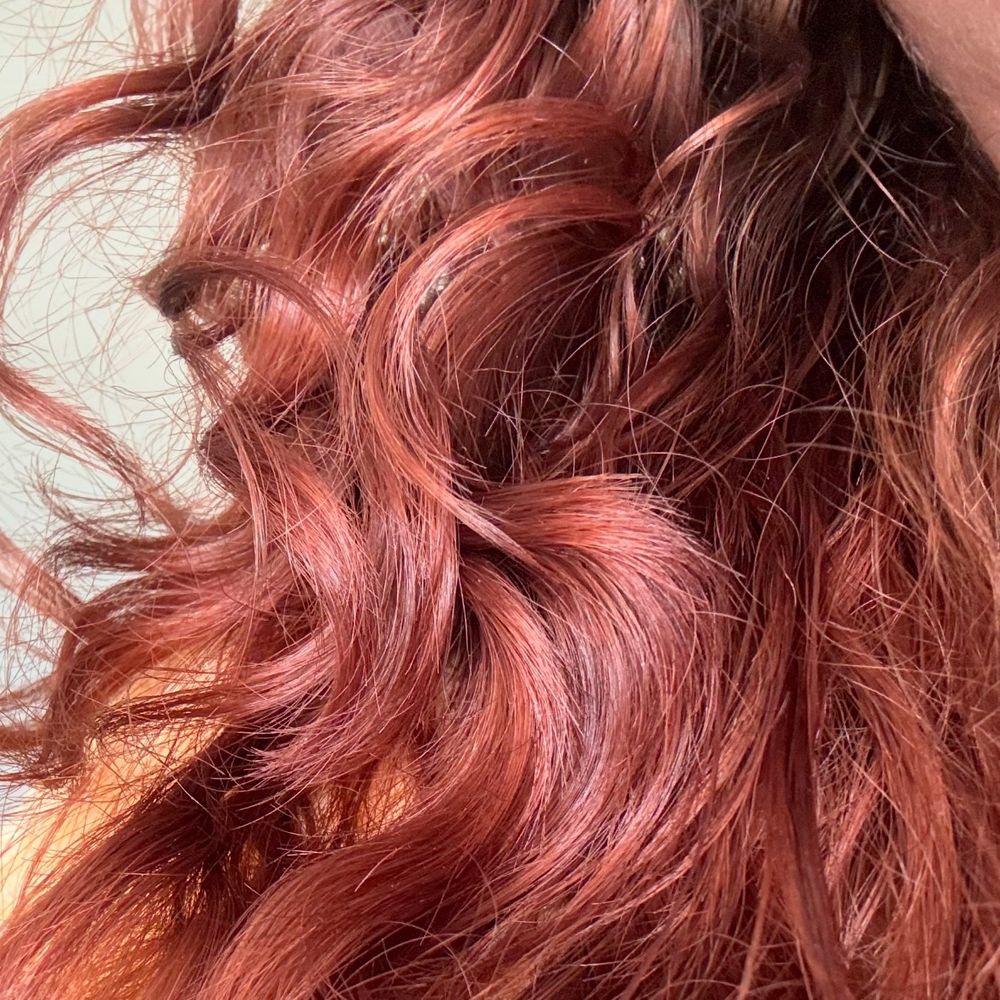 Wavy, shiny, soft red hair.
