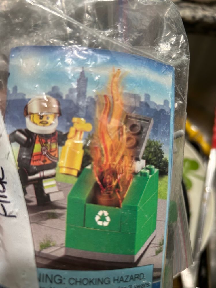 Pic of a lil lego dumpster fire + firefighter 