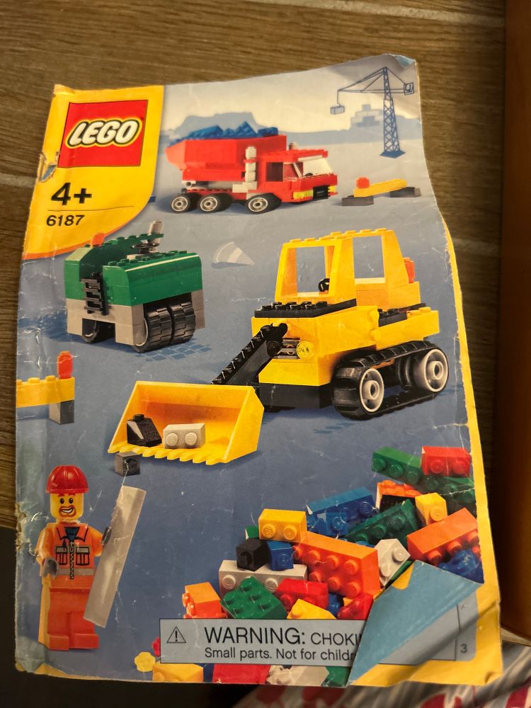 Cover of the set 4+ construction vehicle Lego set.