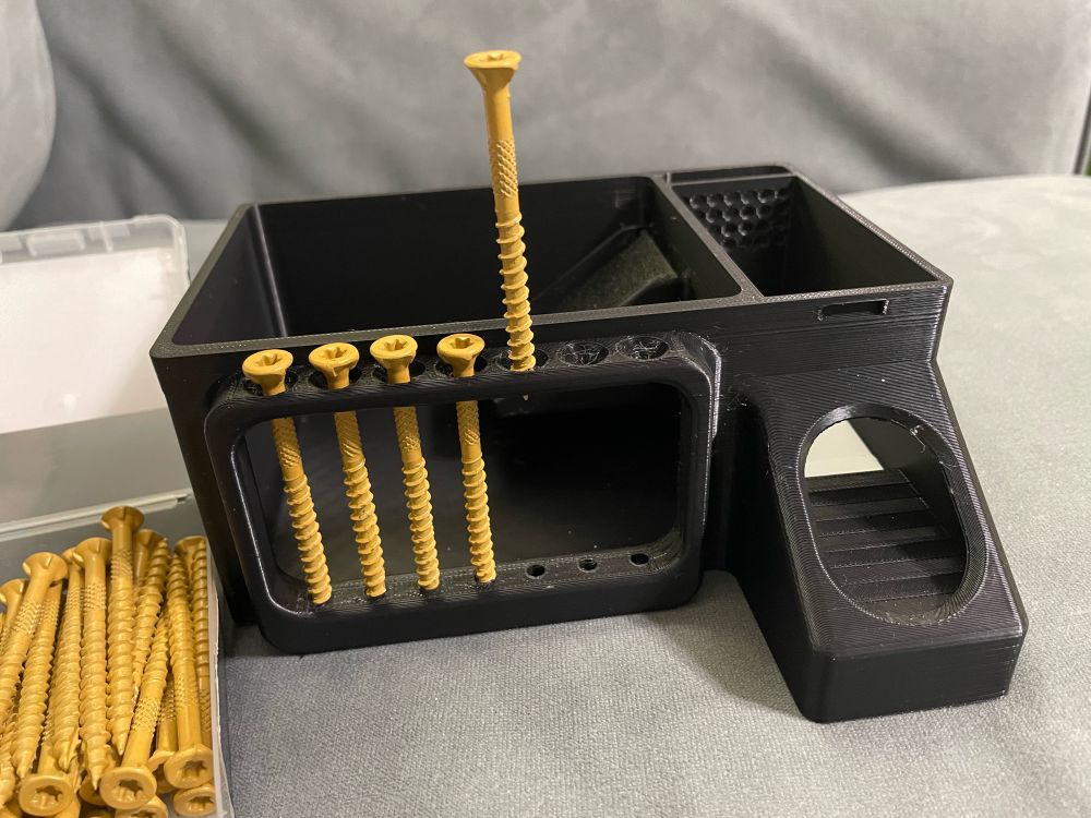 3d printed two chamber mouse trap with wood screws as jail bars