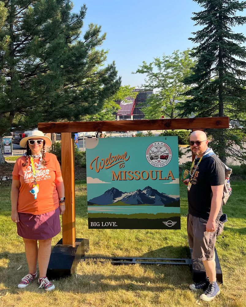 I’m super behind putting the days on the grid because of days of nearly no signal in National Parks. Here is Missoula MT We had our picture with Julie who MCs every year, @colorado_clara, our friends Mini in downtown. Dinner with friends @yoloyogagirl, @frogain @badzoot1