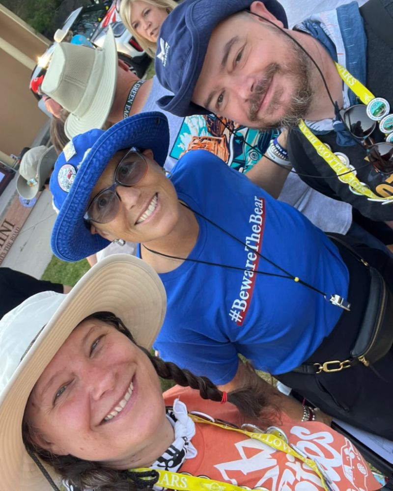 I’m super behind putting the days on the grid because of days of nearly no signal in National Parks. Here is Missoula MT We had our picture with Julie who MCs every year, @colorado_clara, our friends Mini in downtown. Dinner with friends @yoloyogagirl, @frogain @badzoot1