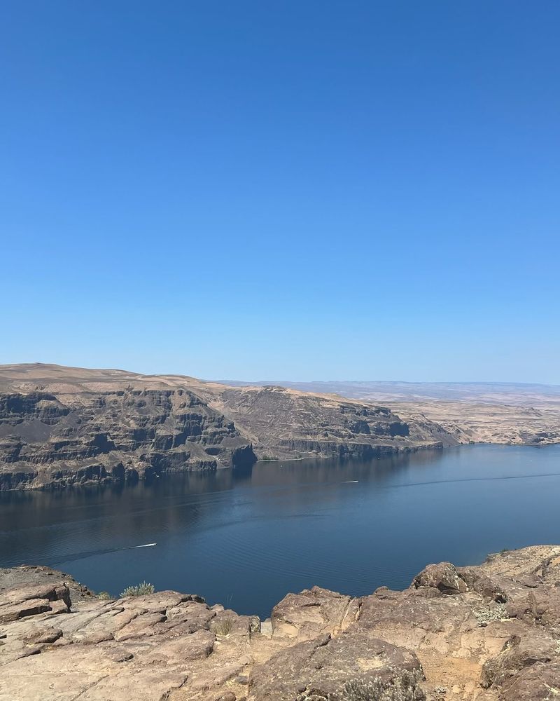 Beautiful drive into Yakima— except it was 98 degrees. We had been up in elevation since Jackson and it was in the 70s.