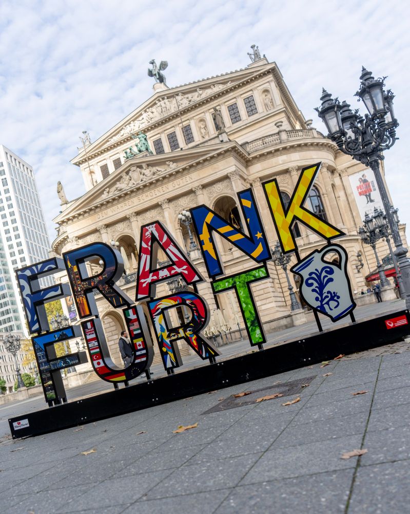 Der Frankfurt-Schriftzug vor der Alten Oper, Foto: Leon Mathieu