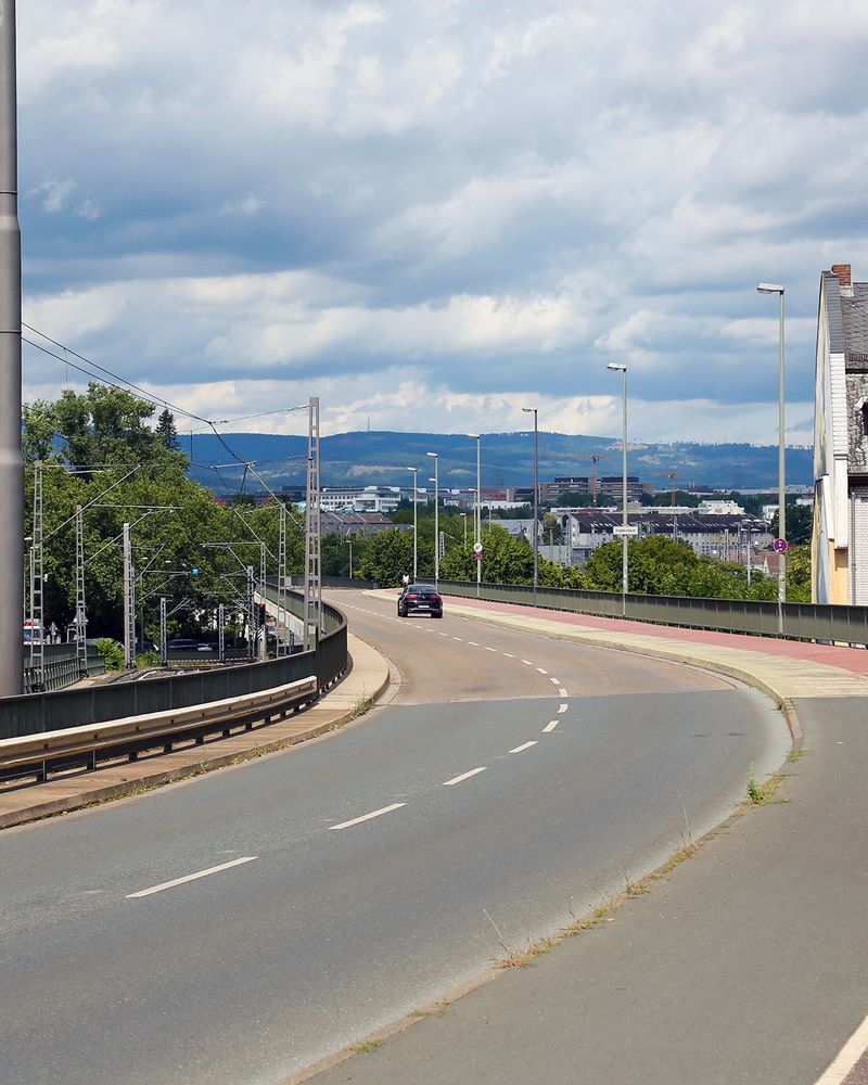Die Maybachbrücke in Fahrtrichtung Nordwestzentrum, Foto: Jan Hassenpflug