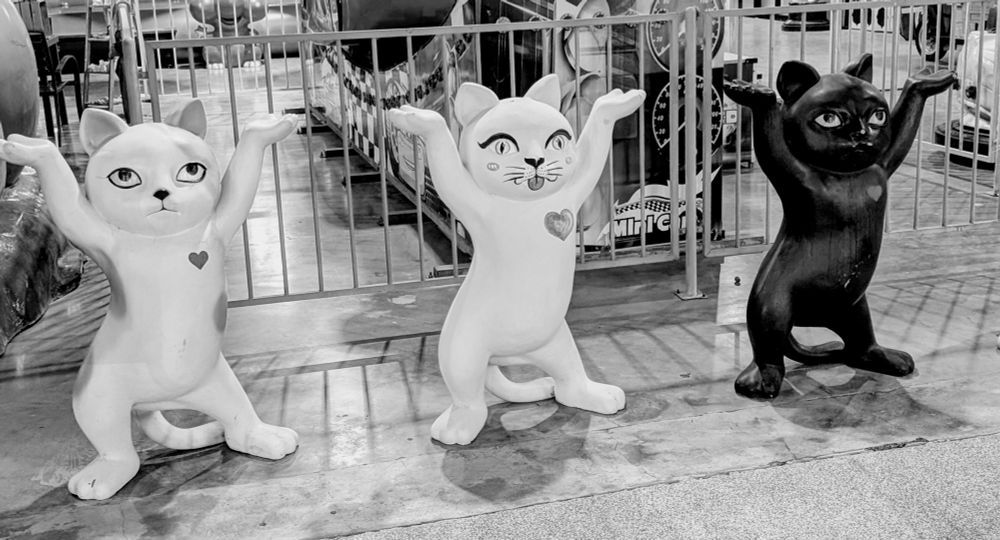 Cute as fuck ceramic sculptures of cats walking like Egyptians. Cuteness overload! 