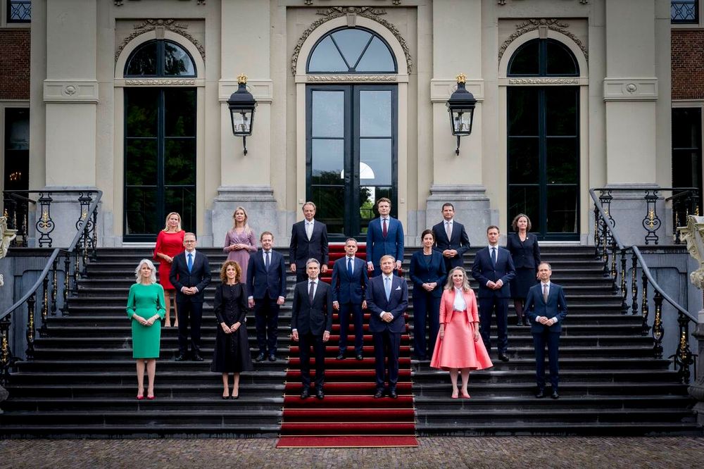 Foto van het Kabinet Schoof op het bordes bij aanvang van de kabinetsperiode. 