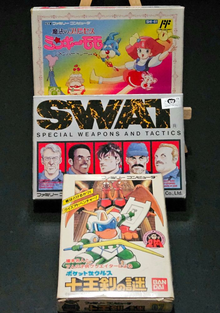 Minky momo, SWAT and Pocket Zaurus complete in box on the Famicom. 