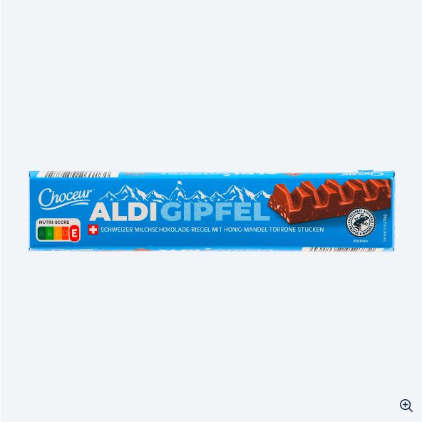 /Produktabbildung auf neutralgrauem Grund:/
eine mittelblaue, längliche Verpackung mit zentral in weißen bzw hellblauen Großbuchstaben:
ALDIGIPFEL 
darüber die Spitzen und Flächen einer Bergkette in Weiß
rechts davon die Produktabbildung einer mit kleinen hellen Nussstücken versetzten, mittelbraunen Schokolade mit stark erhabenen, ineinandergreifenden, dreieckigen Stücken, die an Berge bzw auch das bekannte Markenprodukt erinnert.
Unter dem zentralen Schriftzug befindet sich eine kleine Schweizer-Flagge und mit dem Zusatz:
SCHWEIZER MILCHSCHOKOLADE-RIEGEL MIT HONIG-MANDEL-TORRONE STÜCKEN
Rechts befindet sich noch ein Gütesiegel (mit Frosch), darunter "Kakao" 
Links sind das Logo der Eigenmarke "Choceur" und darunter die Nutri-Score-Skala mit hervorgehobenen "E" zu sehen