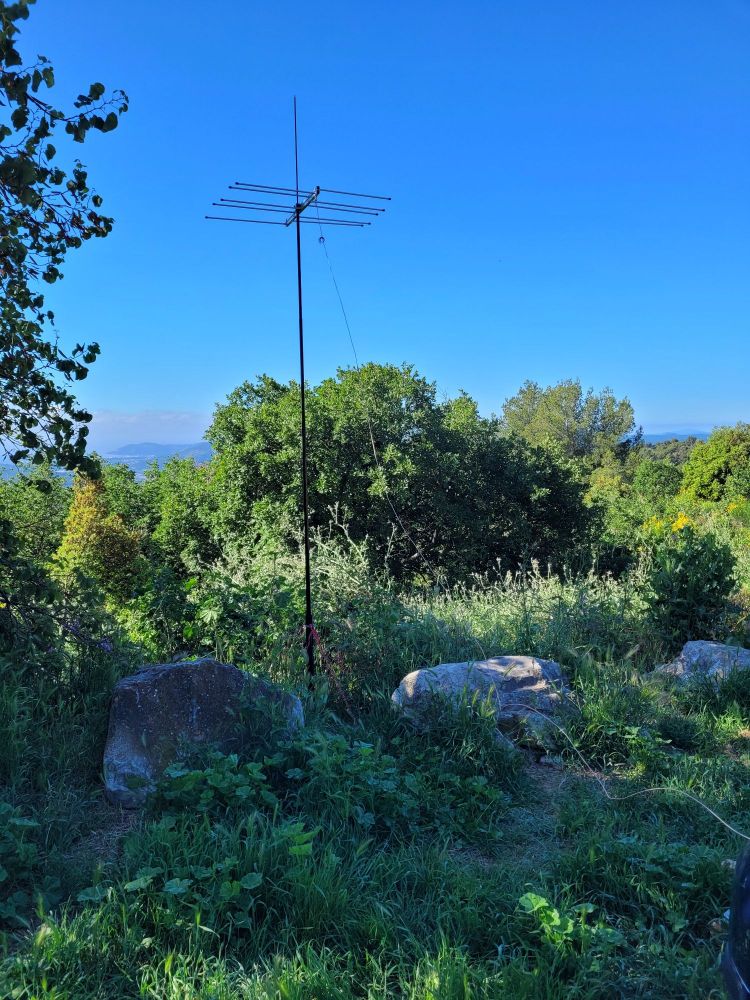 Vhf/Uhf antenna on Spiderbeam mast.