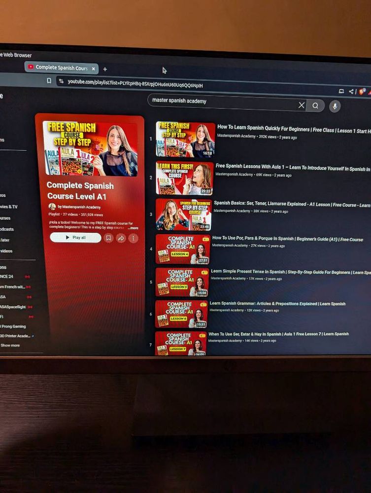 A big part of my Spanish learning recently has been using this video course on Youtube.  I really like how it also includes listening and speaking practice.  A big thing I ignored at first when learning French!  Hoping to get the basics down with this and a tutor on Preply! 

#langsky