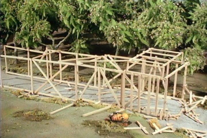 Frame #5864 from E92 2 Bee or Knot 2 Bee