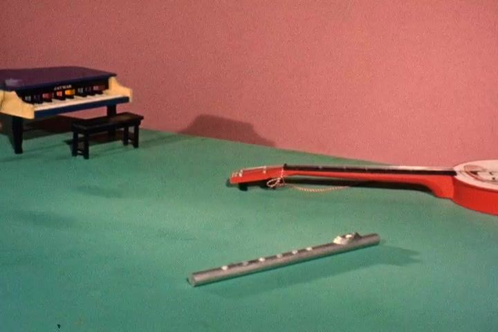 Frame #12932 from 50s E12-13 too loo