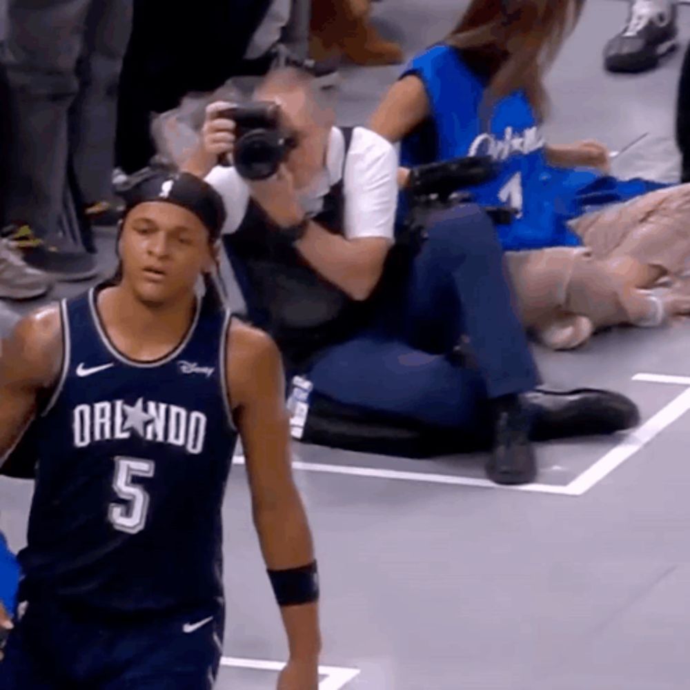 a basketball player wearing a jersey that says orlando on it