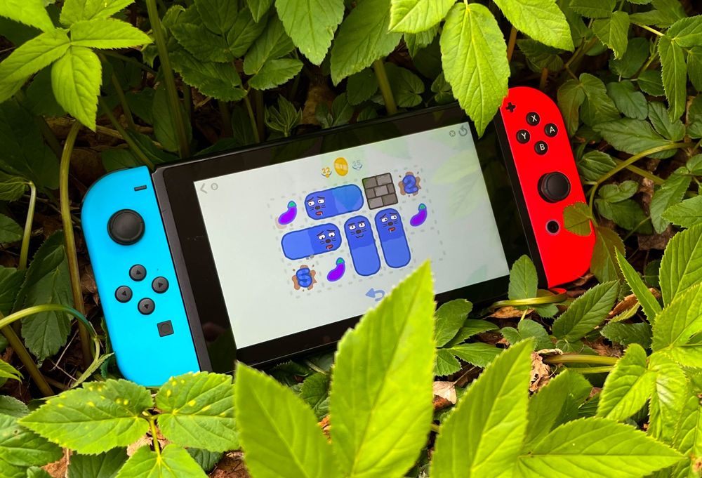 A picture of Munchy Mammals running on a Switch surrounded by plants