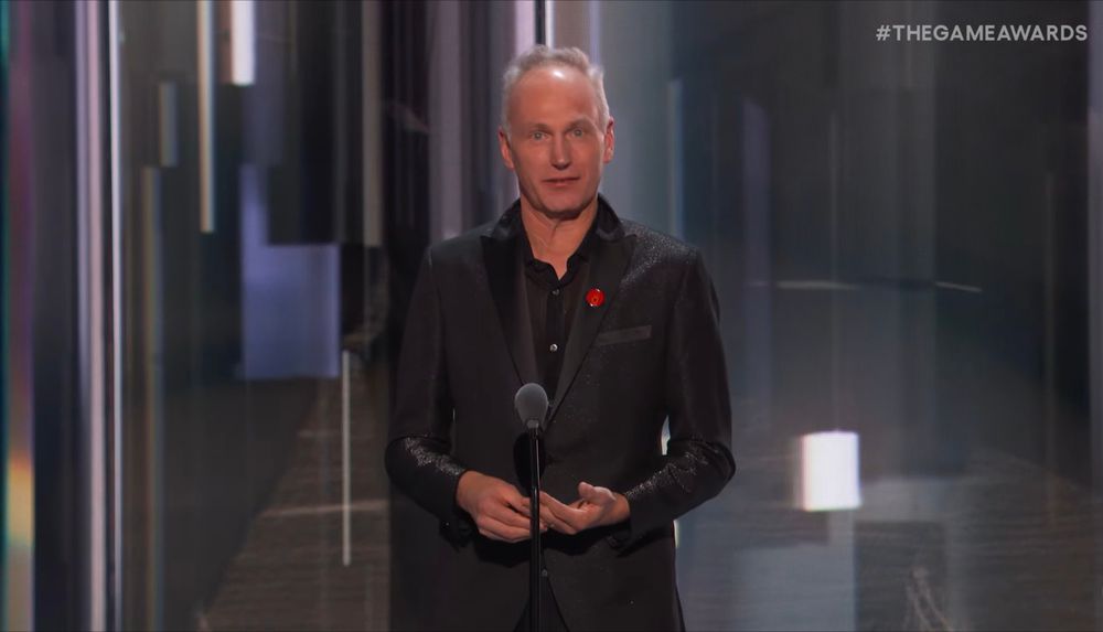 Swen Vincke, director of larian games, at The Game Awards, giving a speech before handing out the game of the year award