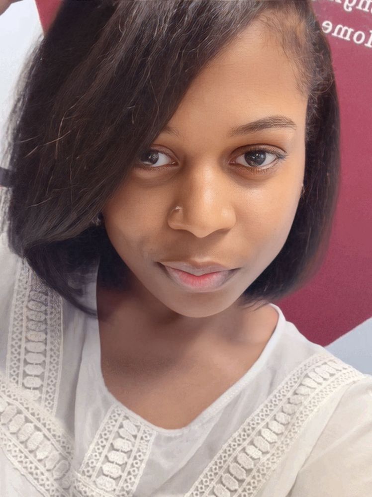 Diamond being cute in yet another selfie.