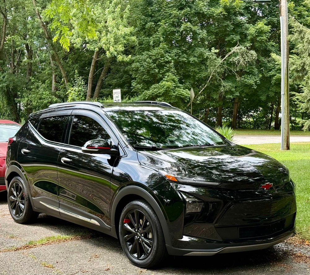 Photo of a shiny Black Chevrolet Bolt EUV