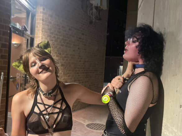 ouwehh ow owie my throat oweee   :(