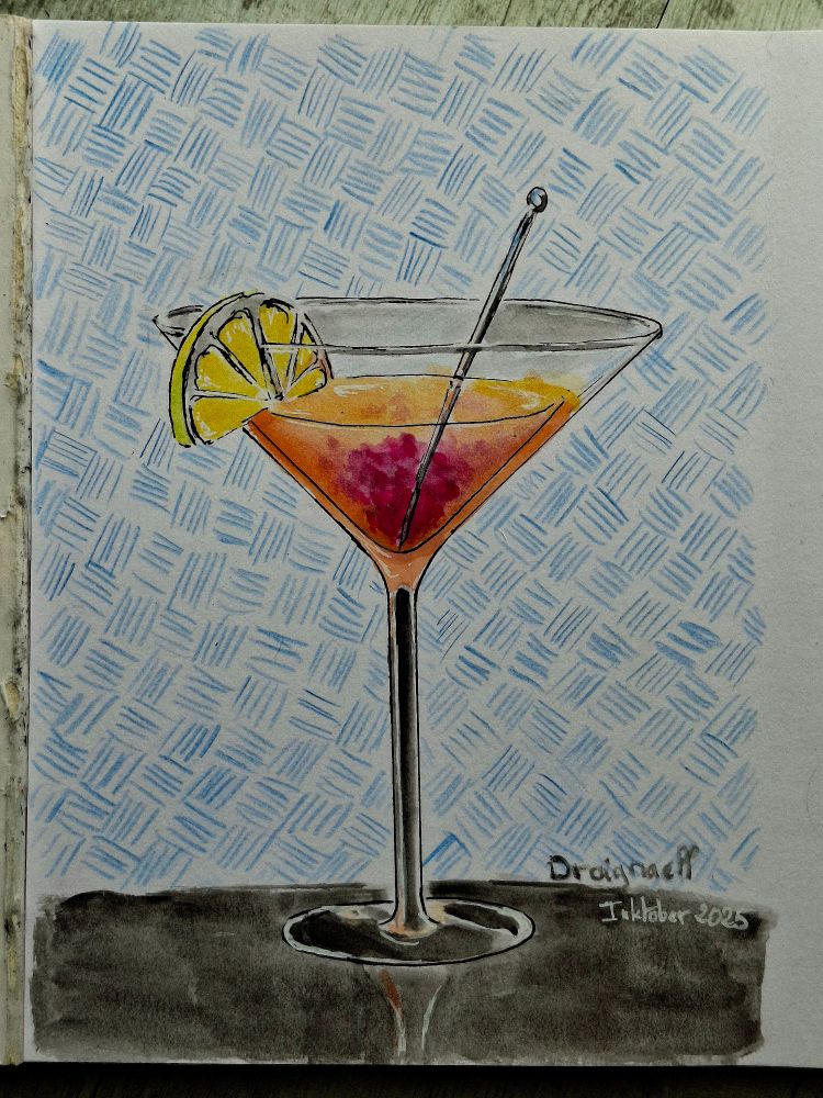 Dessin d’un verre triangulaire d’un cocktail. La boisson est orange, passe en jaune sur la surface, et a sur le bas liquide rose foncé assez vif qui se propage dans le reste du cocktail. Il ya un remueur en metal dedans et une rondelle de citron sur un bord du verre. Le verre est sur une table sombre et le fond est juste fait de simple trait bleu foncé. 
